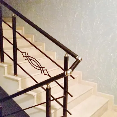 公寓 1 Bedroom Near The Center *