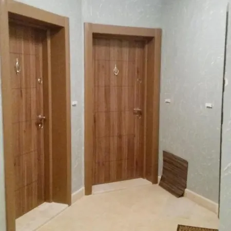 公寓 1 Bedroom Near The Center *